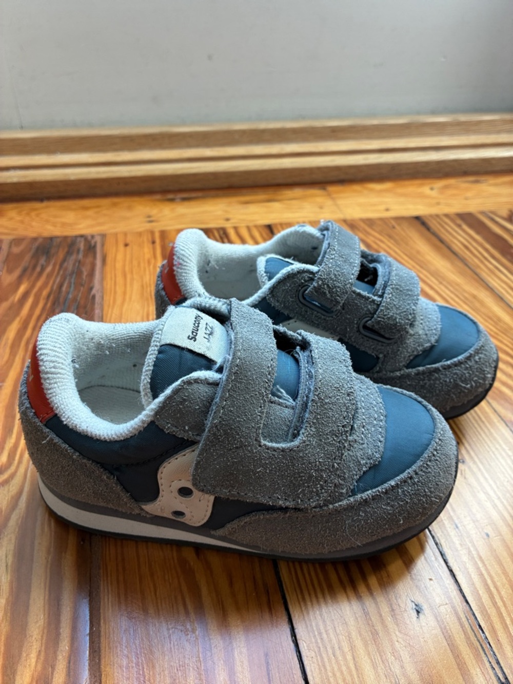 Saucony Jazz Velcro Sneakers in Blue & Gray